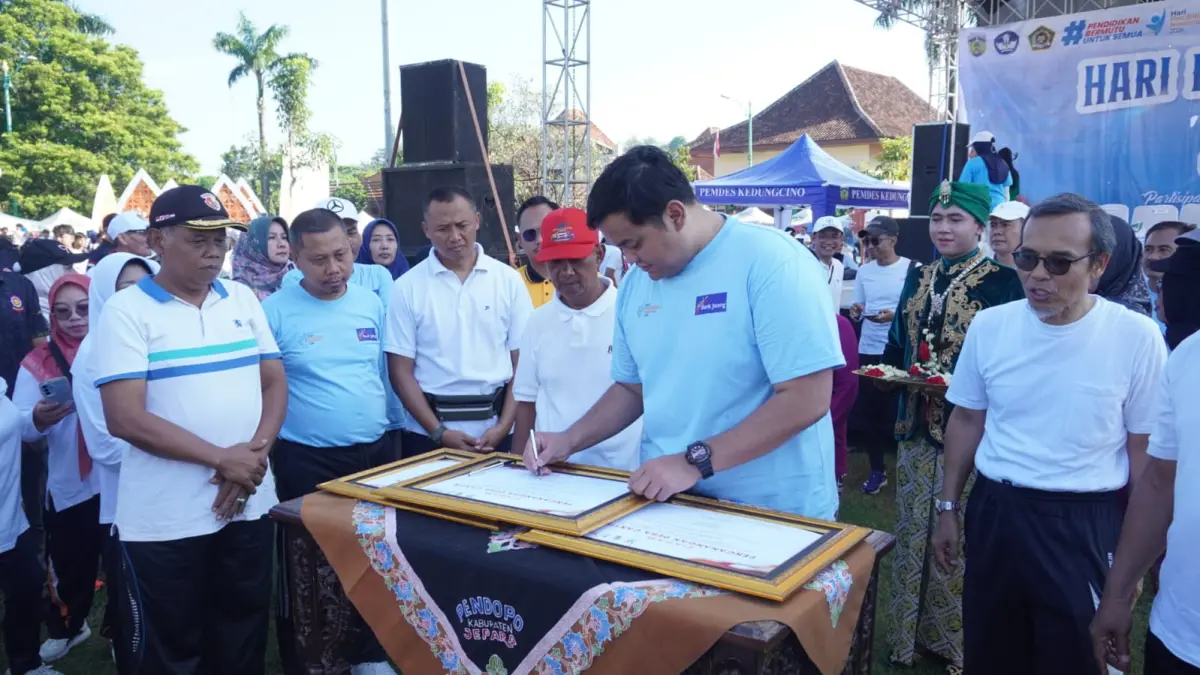 DIMULAI: Wabup Jepara M. Ibnu Hajar mencanangkan Hardiknas 2026.