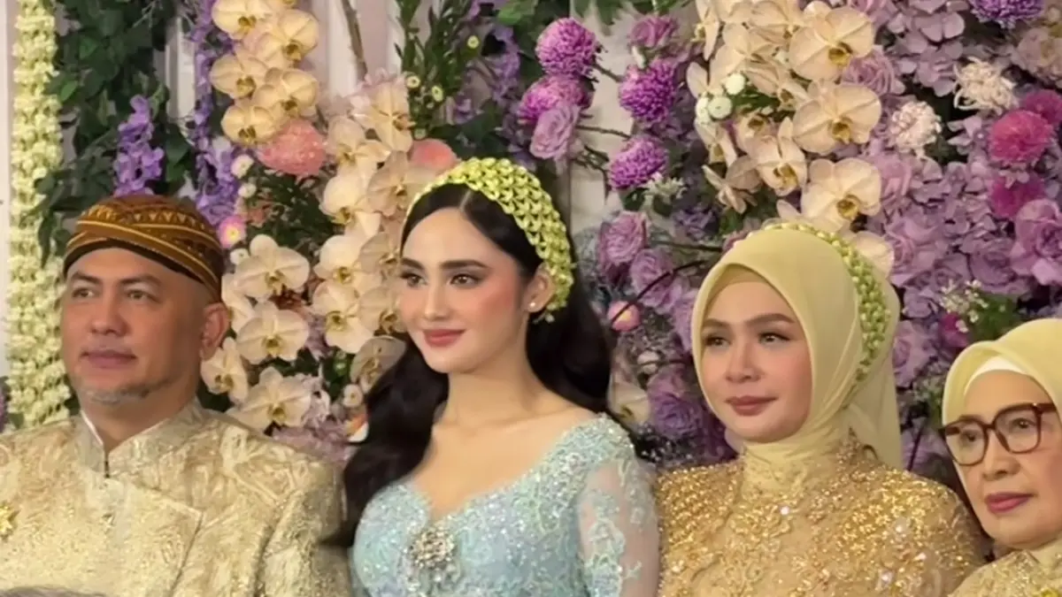 Momen Syifa Hadju di acara siraman (Foto: Instagram story @fairuzaah) 