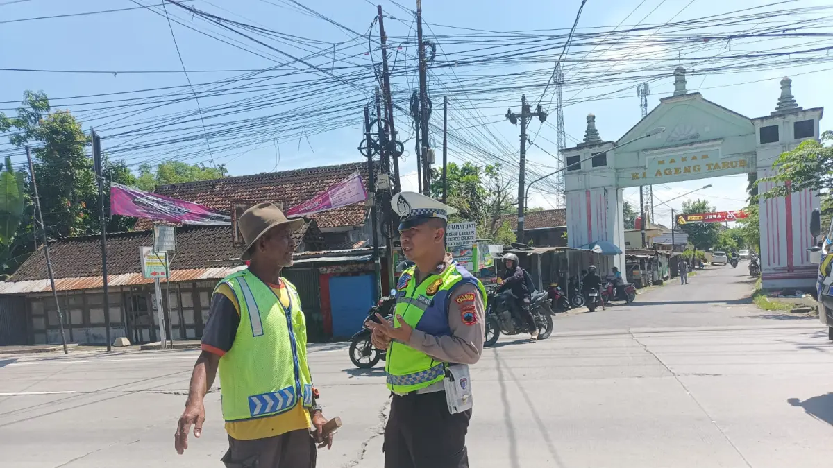PEMBINAAN: Satlantas Polres Grobogan saat memberikan binluh ke Supeltas di Tawangharjo, Grobogan. (Satlantas Grobogan untuk Radar Kudus)