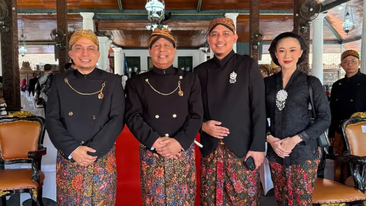 Pemimpin BRI Rembang Prabowo Hadi Saputro (beserta istri) dan Area Head Ahmad Muflihin Taiyeb menghadiri upacara kartini di Pendopo Rembang