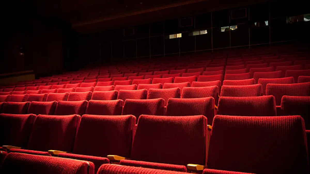 Cinema XXI kini memperbolehkan penonton bawa tumbler ke dalam bioskop (Foto: IStock) 