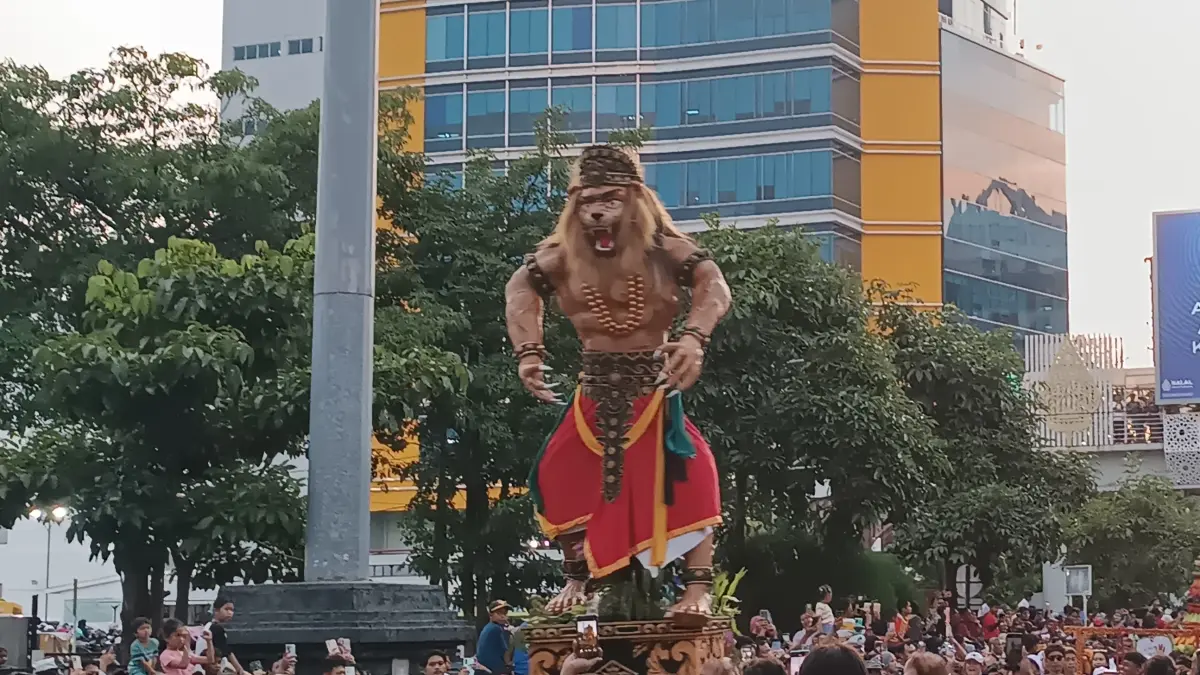 Pawai Ogoh-Ogoh di Simpang Lima Semarang (Foto: Anita Fitriani/Jawa Pos Radar Kudus) 