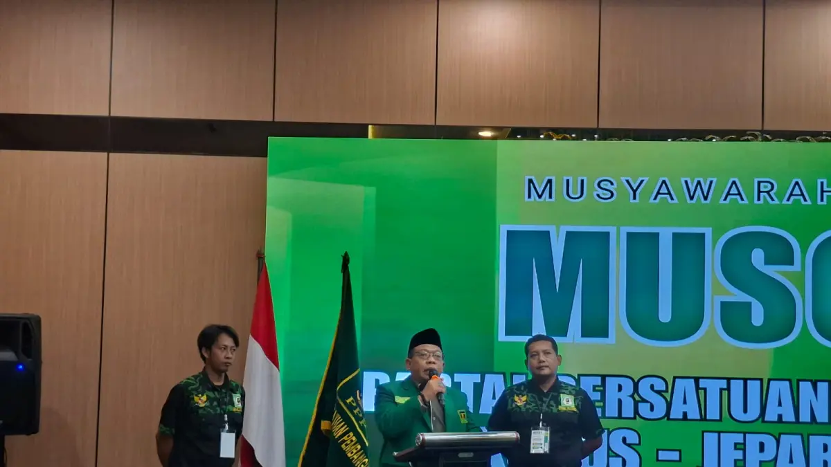 
SAMBUTAN: Perwakilan DPW PPP Jawa Tengah, Nurul Furqon memberikan sambutan dalam pembukaan Muscab DPC PPP di Hotel Horison, Minggu (26/4). (ANDIKA TRISNA SAPUTRA/RADAR KUDUS)