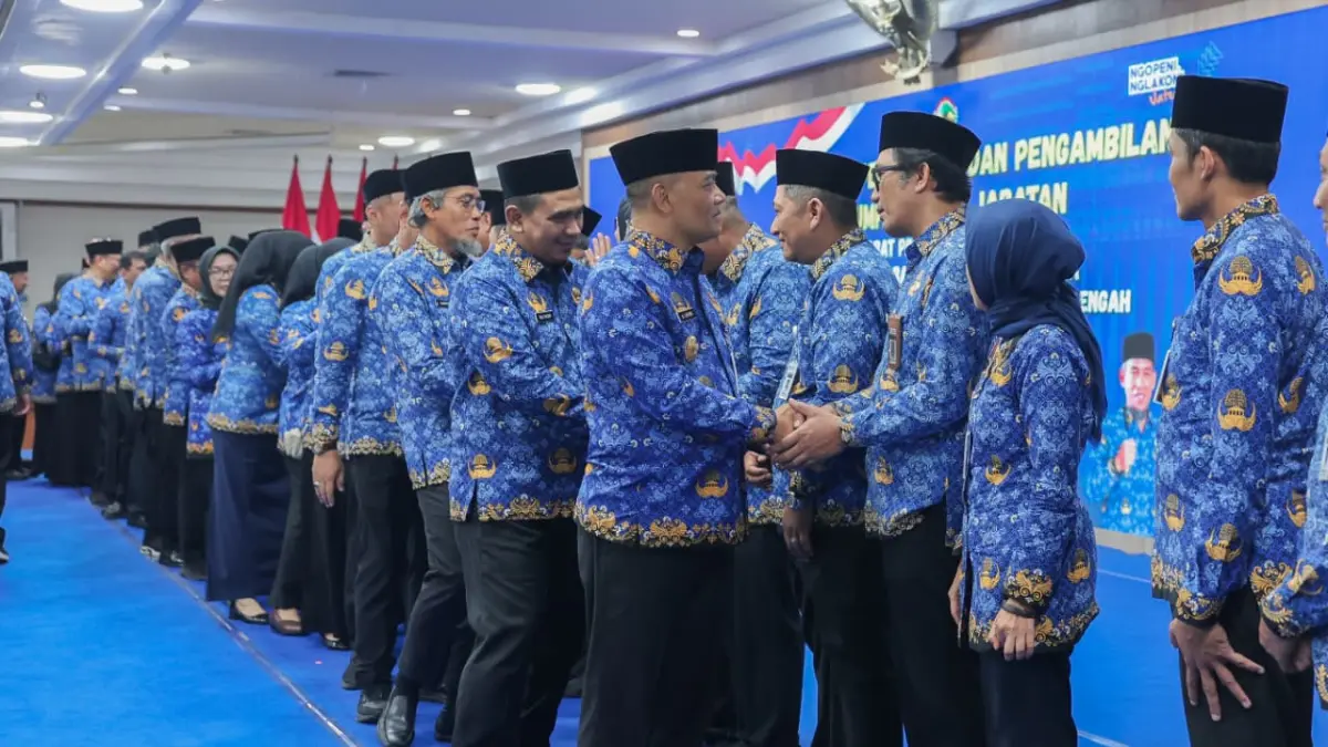 Gubernur Jawa Tengah Ahmad Luthfi resmi melantik 27 pejabat di Gedung Gradhika Bhakti Praja, Semarang, Senin (27/4/2026)