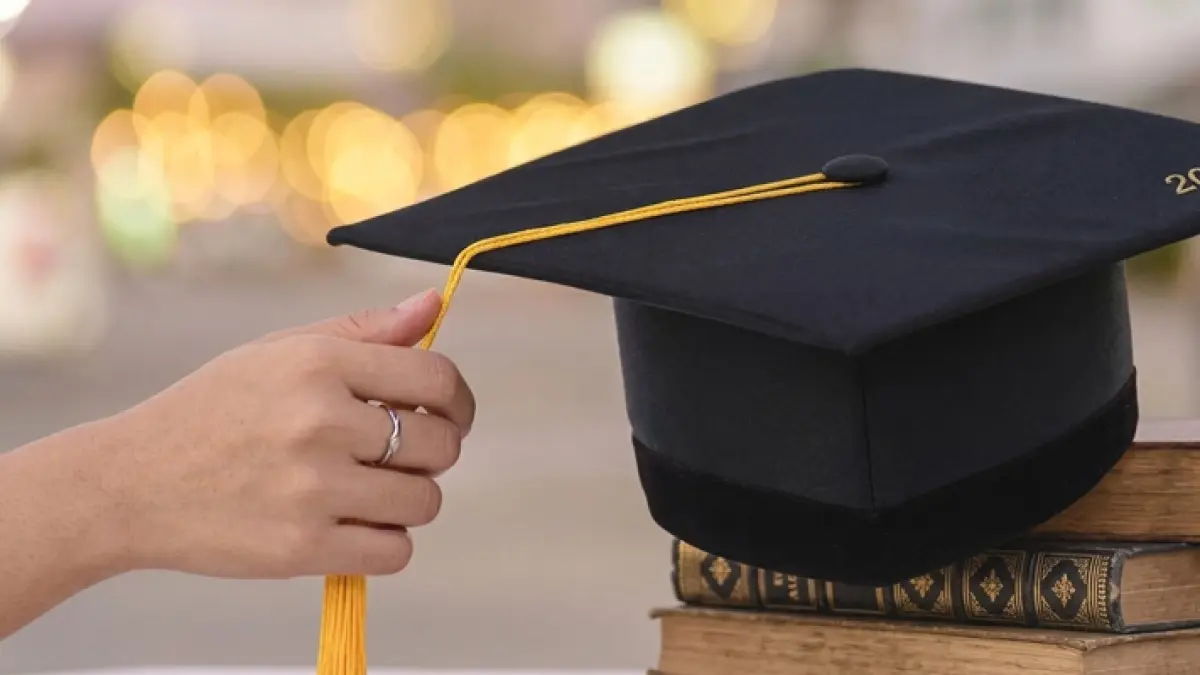 Ilustrasi Kuliah Foto. AI Gemini