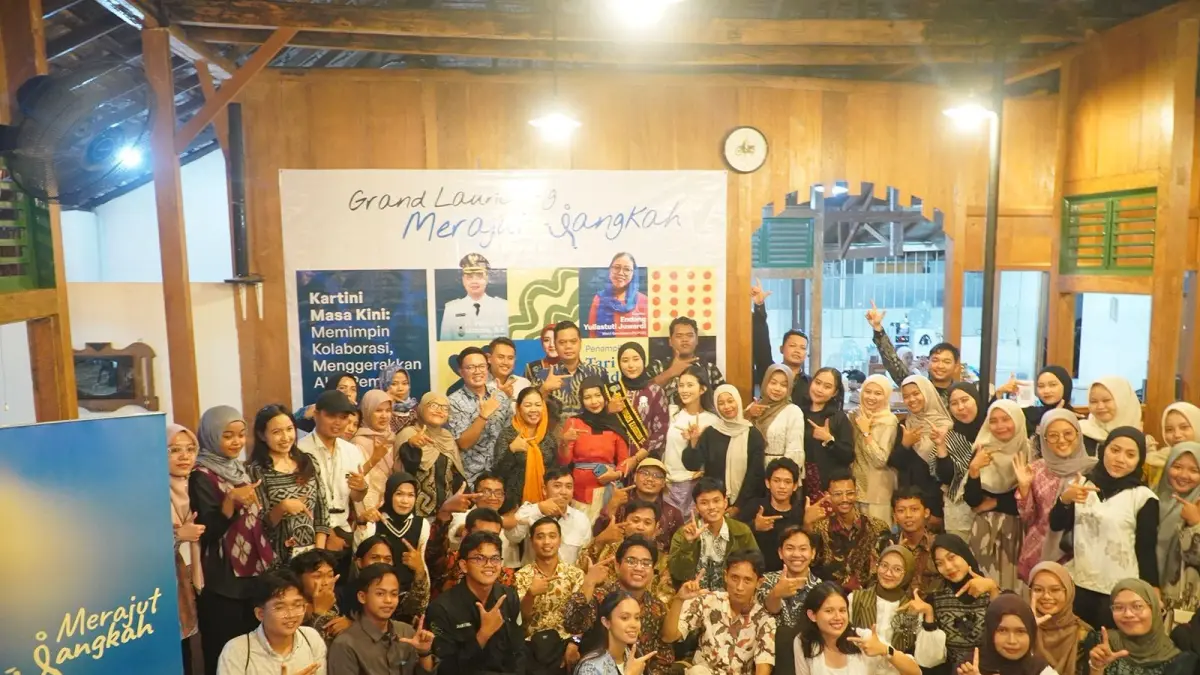 MUDA BERKARYA: Bupati Jepara Witiarso Utomo bersama Komunitas Merajut Langkah resmi diluncurkan melalui Grand Launching di Sokorame Cafe, Minggu (26/4). 