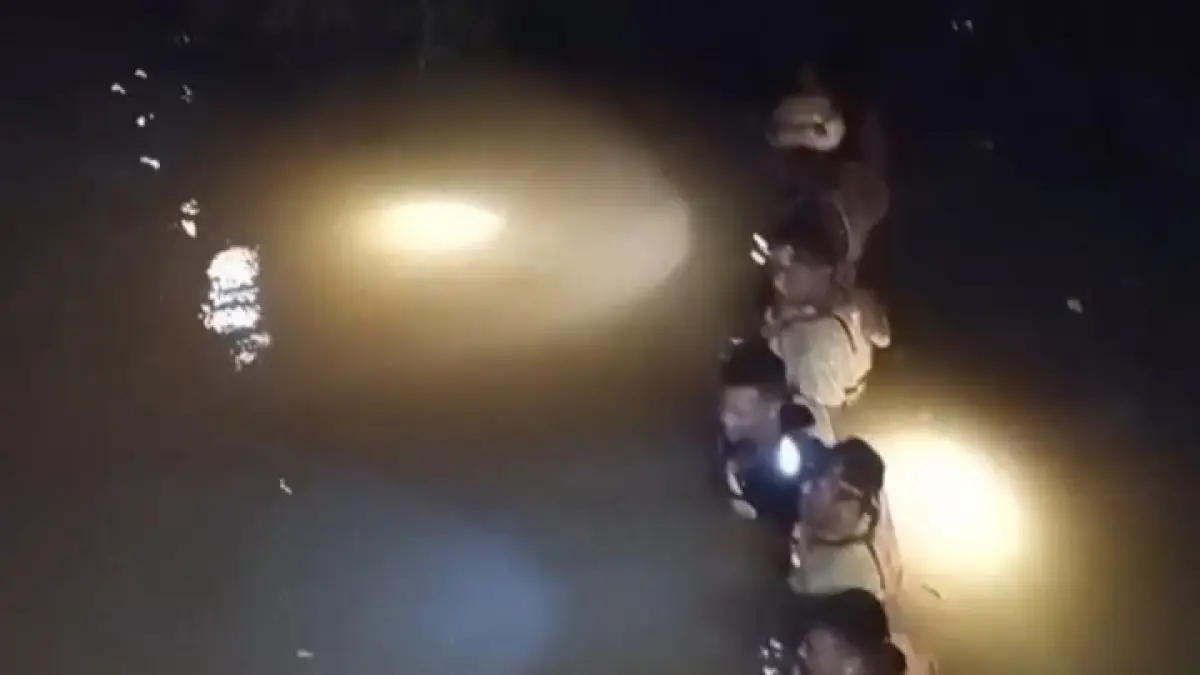 BERJIBAKU: Tim relawan gabungan saat pencarian bocah 6 tahun yang hilang setelah pamit bermain. 