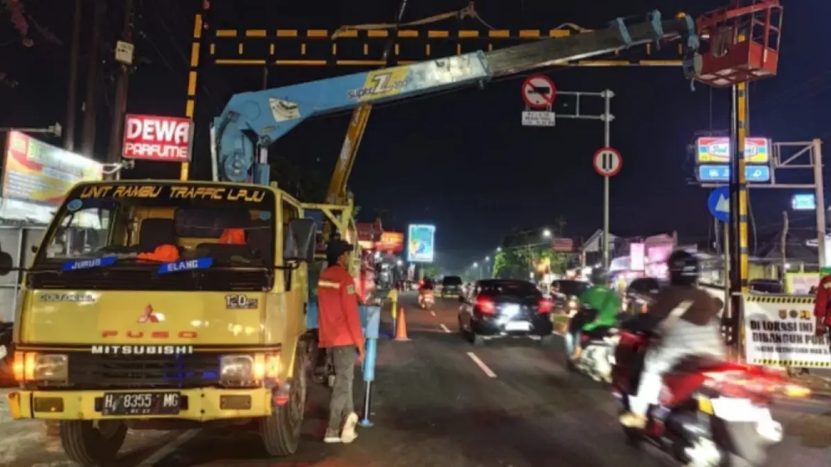 Pemasangan Portal di Silayur Ngaliyan, Semarang (Foto: Pemkot Semarang) 
