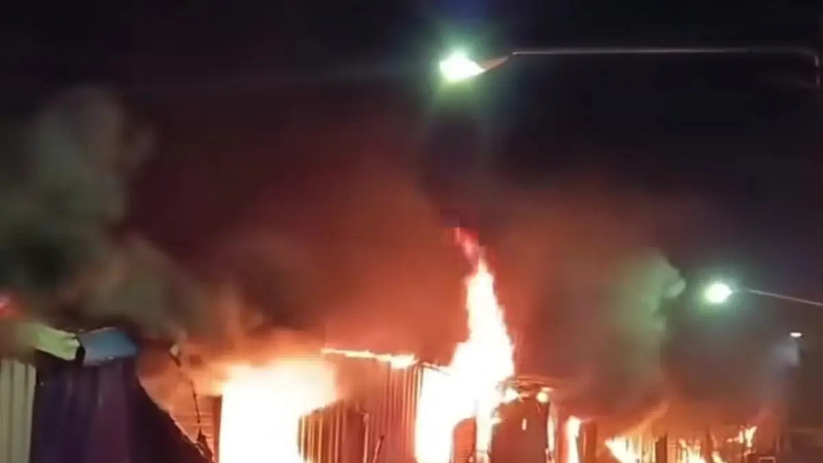 Pasar Kandungan Semarang terbakar (Foto: Tangkapan layar instagram @portalsemarang) 