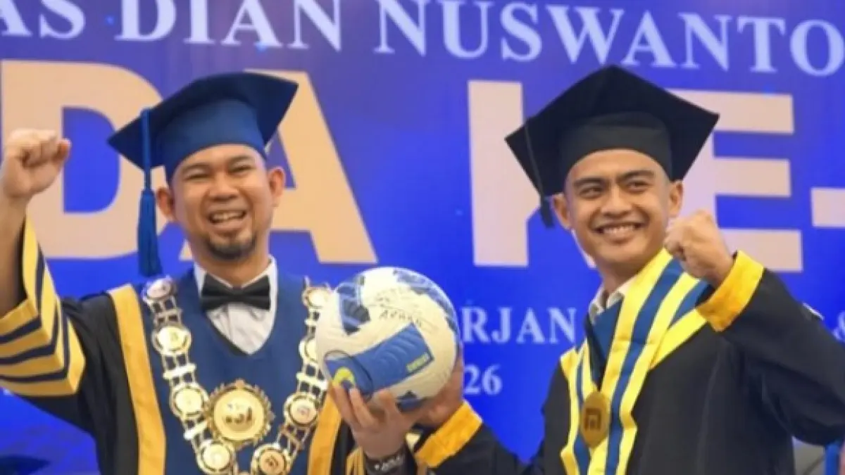 Pratama Arhan lulus S1 dengan ijazah blockchain (Foto: Instagram @udinusofficial) 