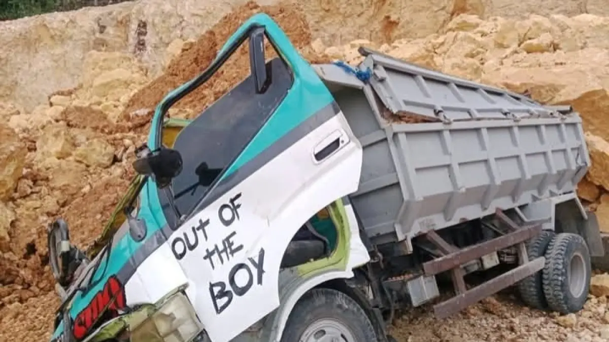 TANGKAPAN LAYAR MEDSOS

RUSAK: Kondisi truk pasca longsor di salah satu galian C di Desa Pakem, Sukolilo pada Kamis (30/4).