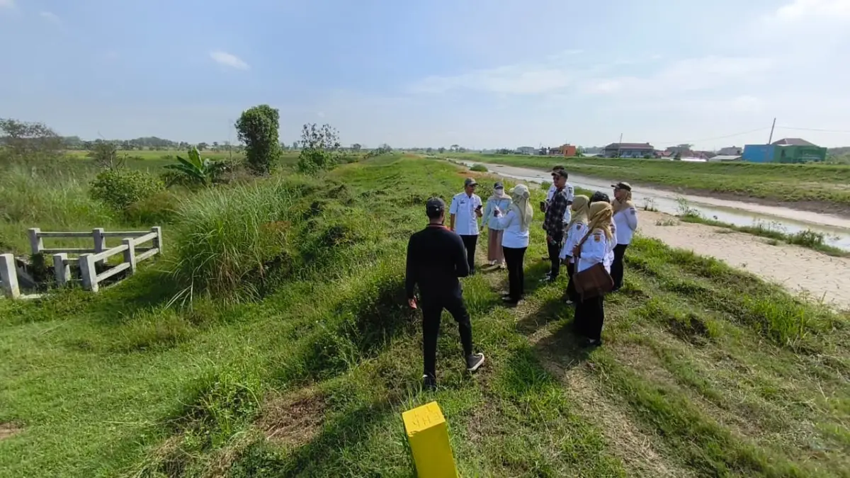 VERIFIKASI: Tim verifikasi saat melakukan kunjungan ke lokasi.