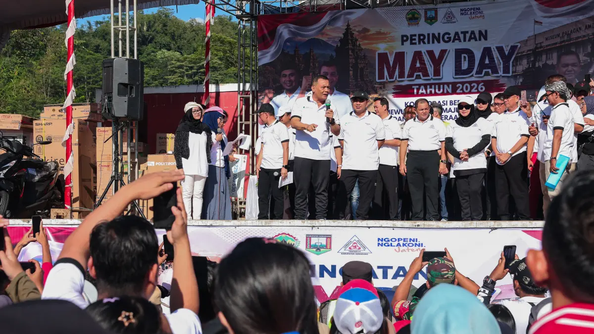 BERBAUR: Ahmad Luthfi ikut aksi peringati May Day.
