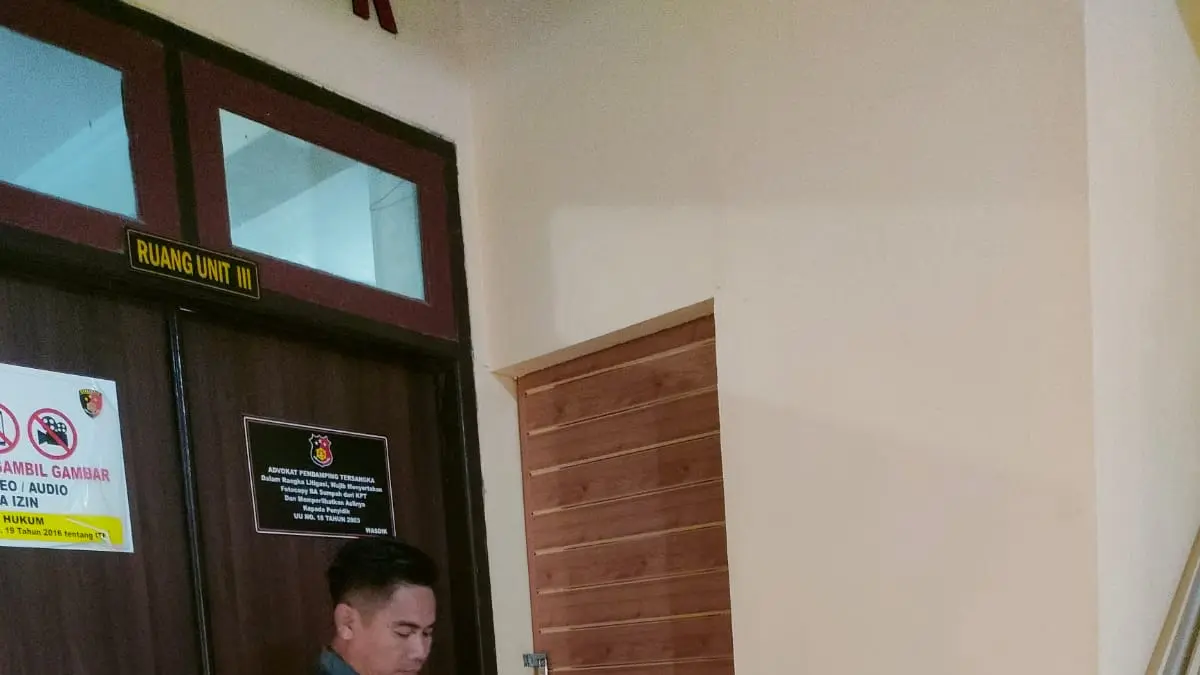 DOK. RADAR KUDUS

BARANG BUKTI: Cangkul yang digunakan pelaku untuk mengubur jasad korban pembunuhan di Gandrirojo, Sedan, dinamakan Polres Rembang kemarin.