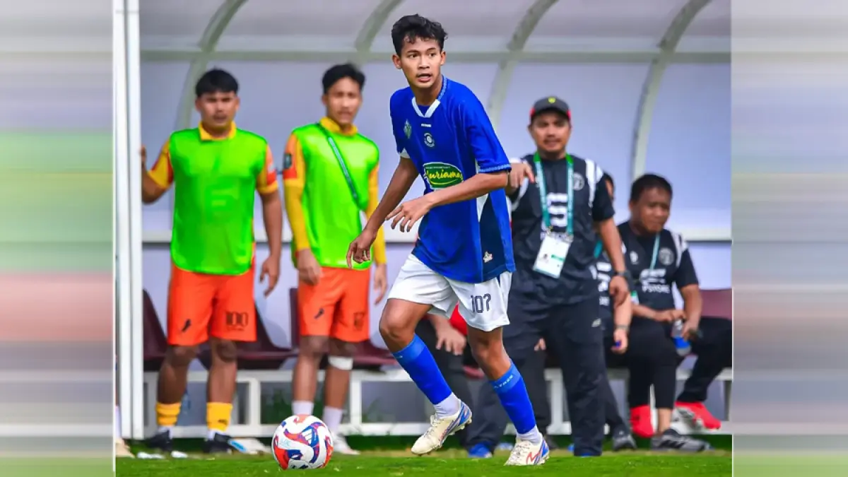 PAMUNGKAS: Striker Persiku Bagus Pradana siap memberikan ancaman ke gawang lawan. (EPA PERSIKU UNTUK RADAR KUDUS)
