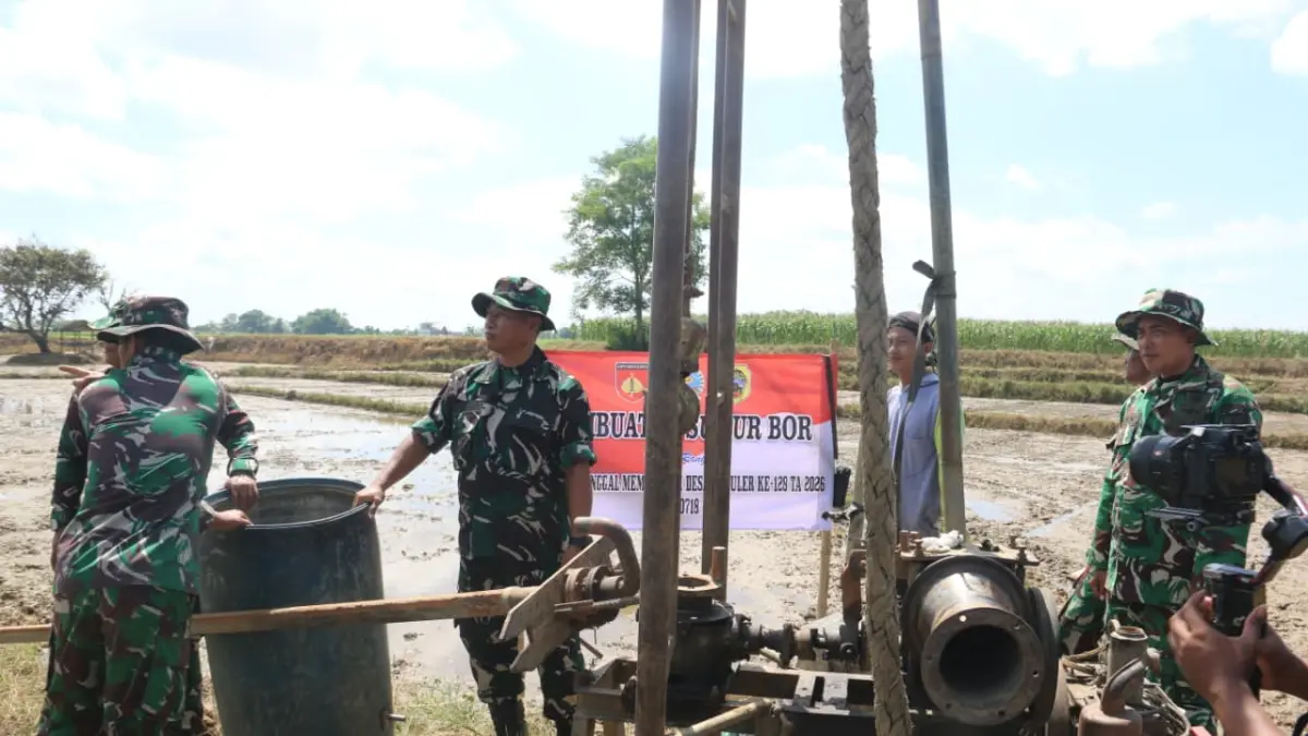 Pembangunan sumur bor oleh Satgas TMMD Reguler ke-128 Kodim 0718/Pati di Desa Godo untuk membantu pemenuhan air pertanian. (SATGAS TMMD KODIM PATI)