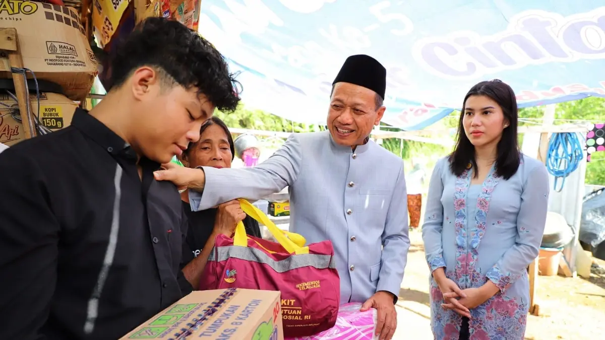 Kisah Haru di Kudus: Siti Dapat Bantuan Rumah dan Pendidikan di Momen Hardiknas