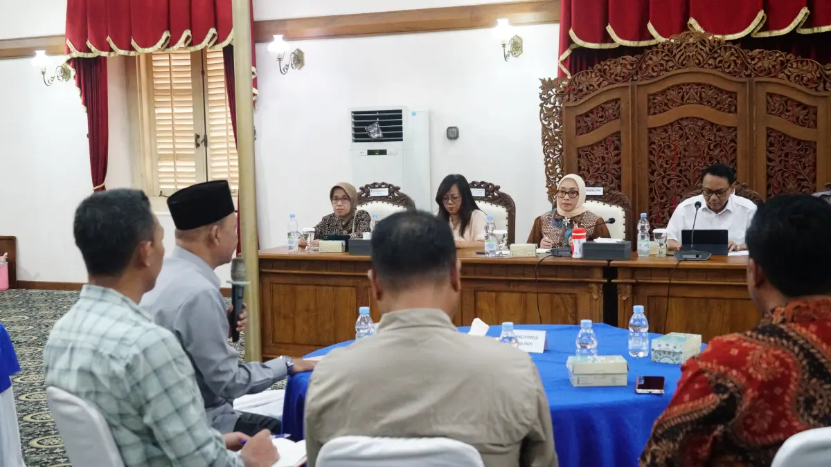 Pertemuan Menteri Perlindungan Perempuan dan Anak (PPA) Arifah Fauzi di Pendopo Kabupaten Pati menyikapi kasus dugaan pencabulan oleh kiai pengusuh ponpes di Tlogowungu Pati.&nbsp;(HUMAS PATI UNTUK RADAR KUDUS) 