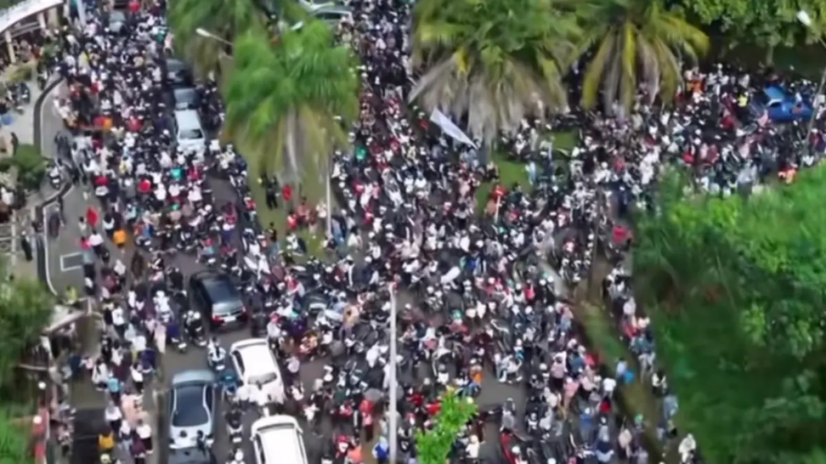 Suasana kemacetan di Jalan sekitar Undip Tembalang (Foto: Tangkapan layar Tiktok) 