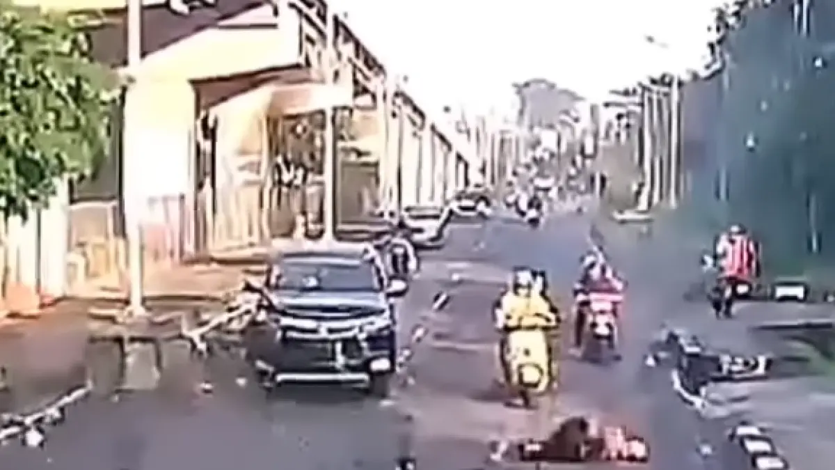 Pengemudi mobil Mitsubishi Pajero Sport berinisial LPR (47) yang terlibat kasus tabrak lari terhadap seorang pedagang buah lanjut usia di Duren Sawit, Jakarta Timur