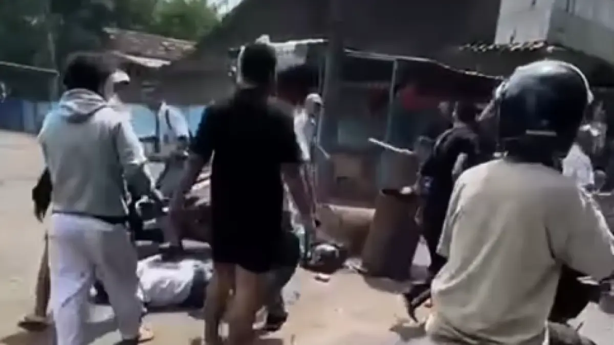 Siang Hari di Dawe, Tawuran Pelajar Pecah Dekat SMK N 2 Kudus