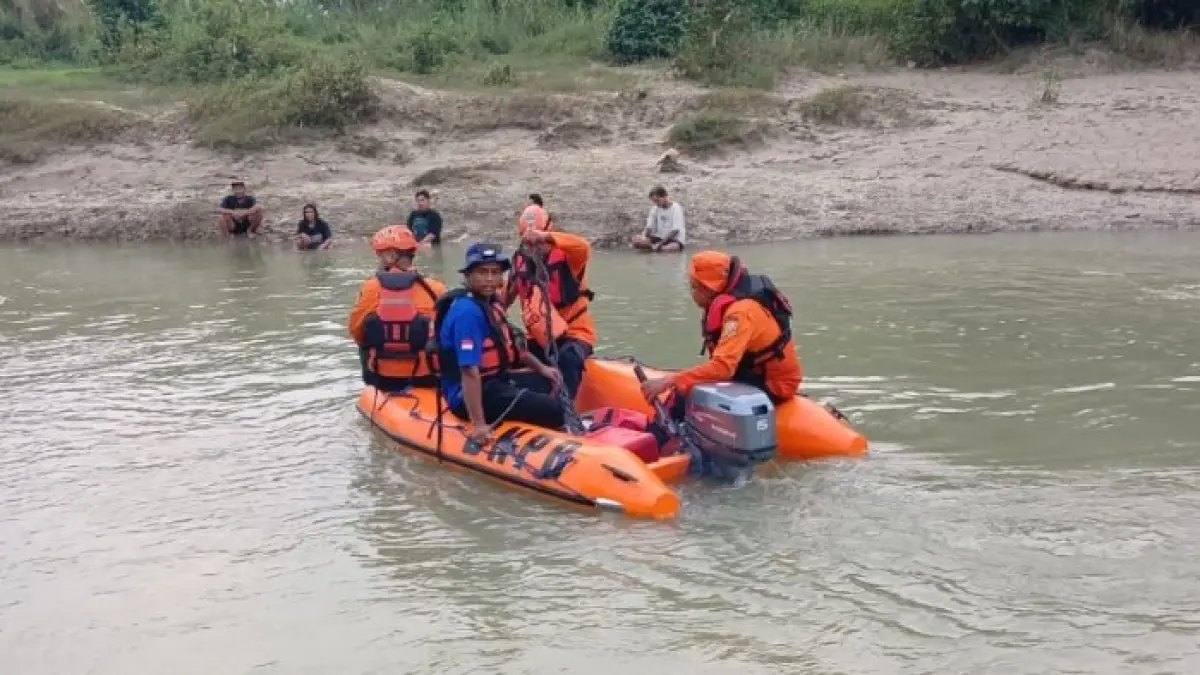 MASIH PENCARIAN – Tim SAR BPBD Grobogan masih melakukan pencarian korban tenggelam di sungai Serang Desa Terkesi, Kecamatan Klambu. 