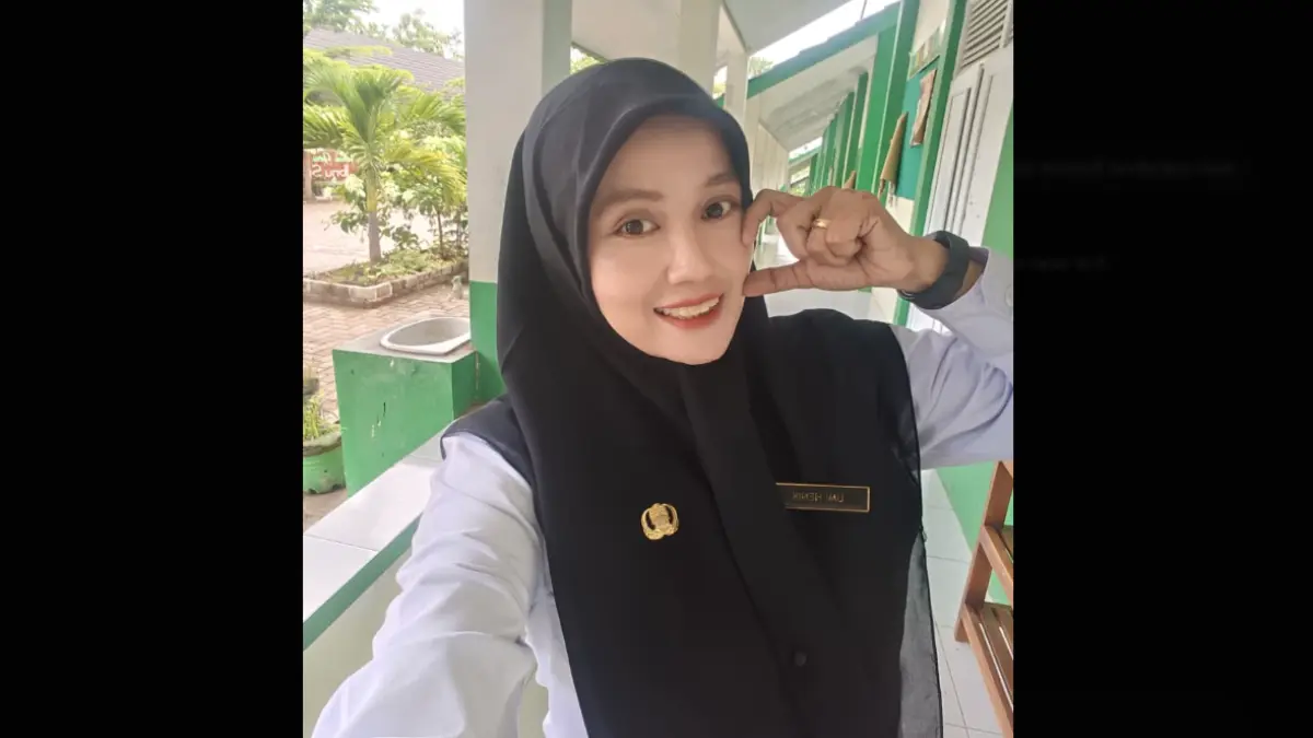 Umi Henik (Guru MTsN 3 Rembang)