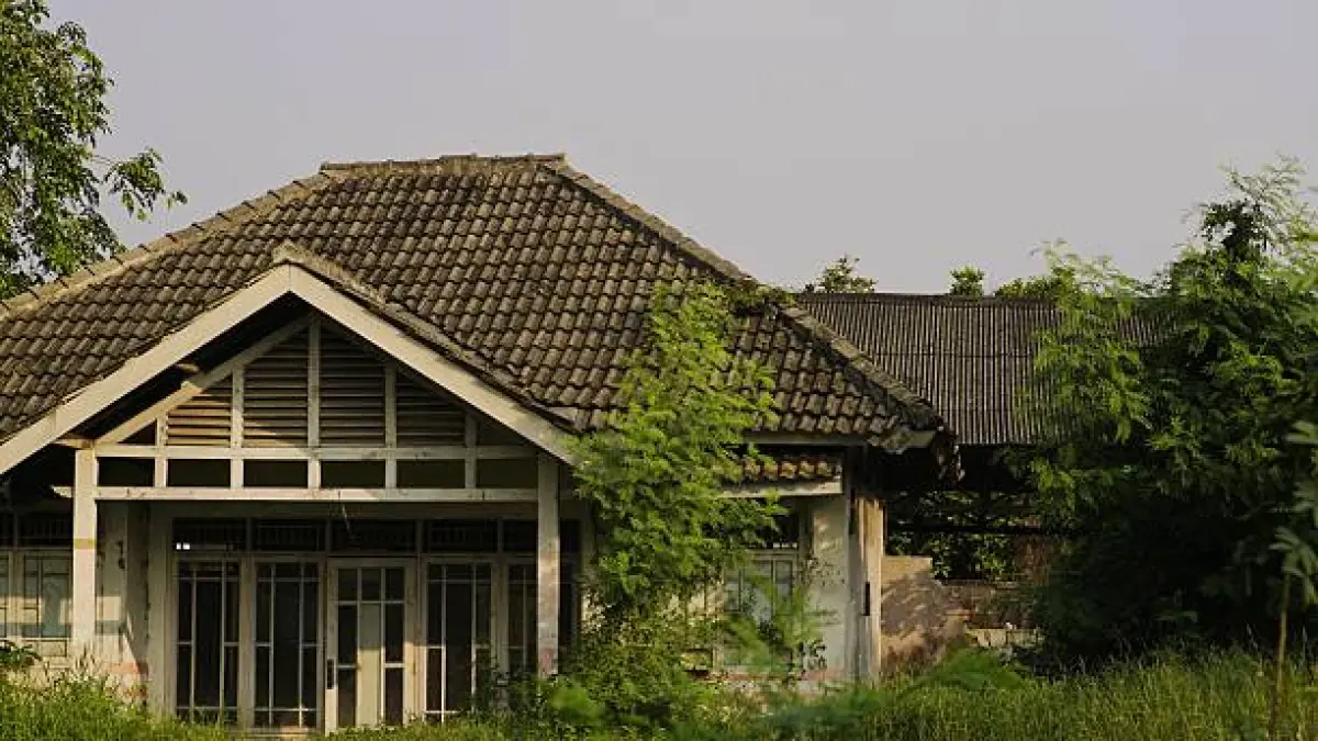 ilustrasi rumah angker 
