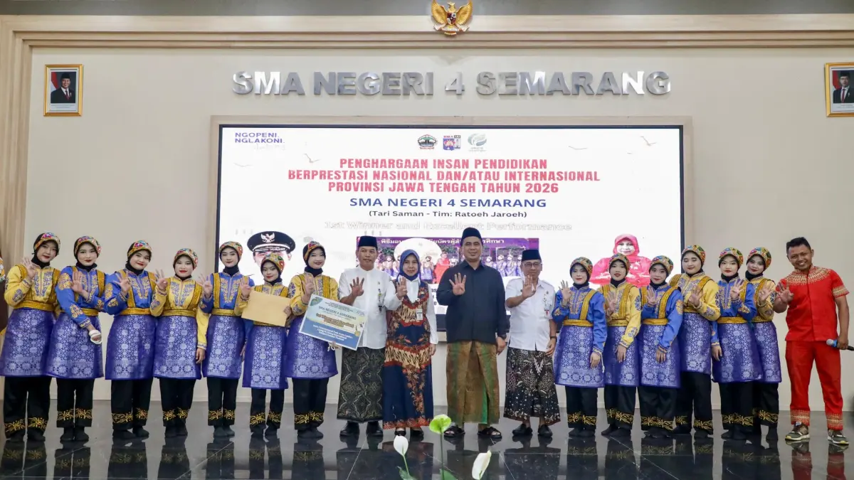 Wakil Gubernur Jawa Tengah Taj Yasin Maimoen mengapresiasi penampilan Tim Tari Saman SMAN 4 Semarang usai meraih gelar juara internasional di Thailand.