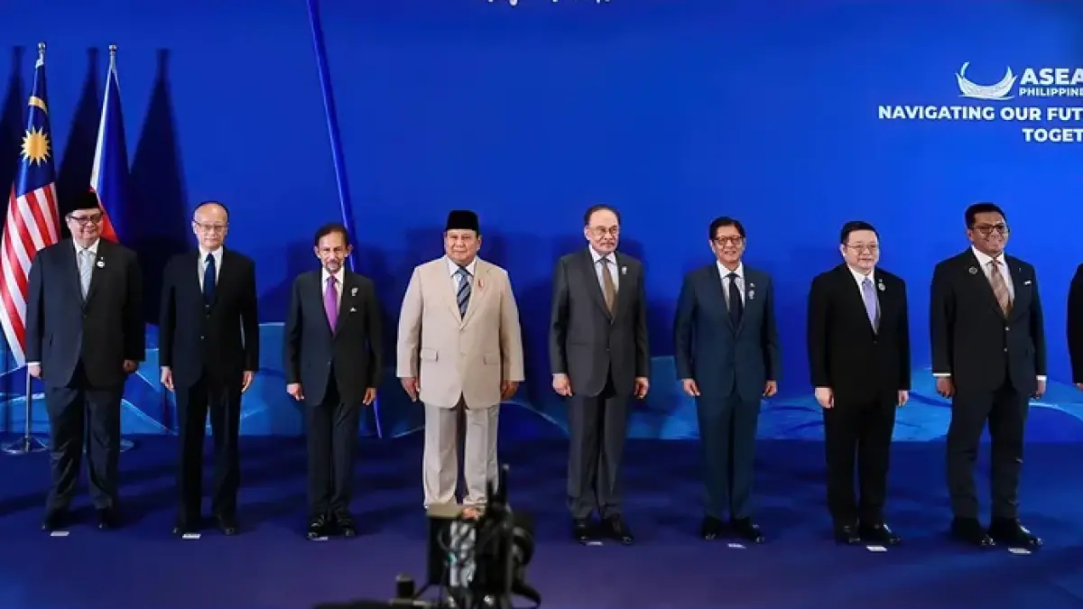 Prabowo Subianto Curi Perhatian dengan Jas Cerah di KTT ASEAN 2026 (@nowdots)