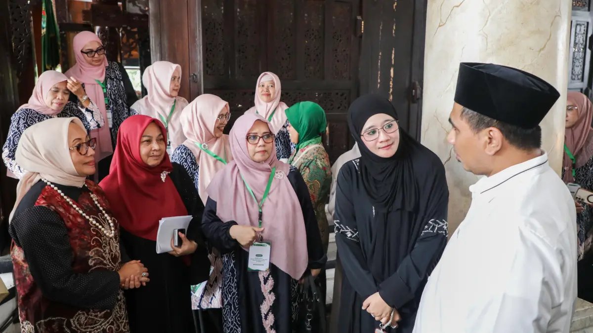 LINDUNGI SANTRI: Wakil Gubernur Jawa Tengah, Taj Yasin Maimoen dalam acara Halaqah Interaktif Pengasuh Pesantren Putri Jawa Tengah bertema “Dari Pesantren untuk Pesantren: Membangun Sistem Perlindungan Santri Berbasis Nilai Pesantren di Jawa Tengah” di Pendopo Kabupaten Banjarnegara, Minggu, 10 Mei 2026.&nbsp;