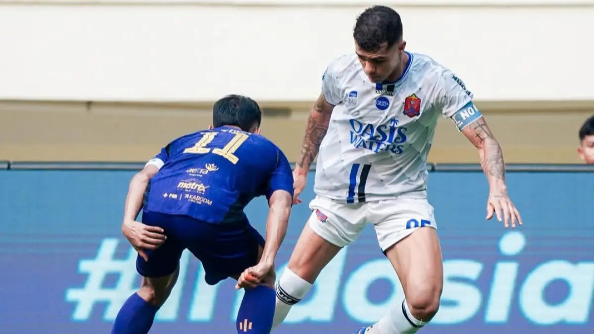 MENAWAN: Carlos Franca mencetak gol ketiga dalam laga pekan ke-32 BRI Super League pada Minggu (10/5). (MO PERSIJAP UNTUK RADAR KUDUS)