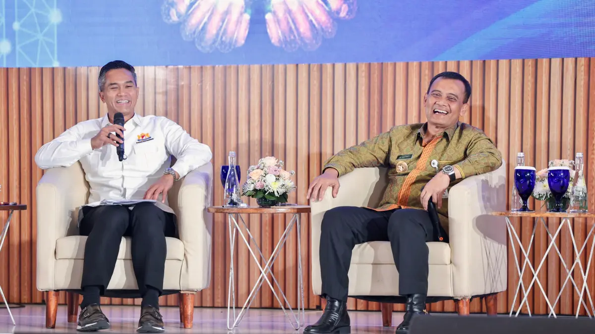 RAMAH INVESTOR: Ketua Umum Kadin Indonesia, Anindya Bakrie, menyebut iklim investasi di Jawa Tengah sedang berada dalam tren sangat positif.  Gubernur Jawa Tengah, Ahmad Luthfi, bersama Anindya Bakrie di Central Java Investment Business Forum 2026 di Hotel PO Semarang, Senin (11/5/2026).
