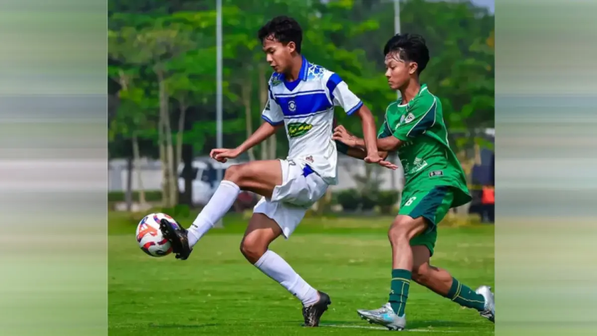 MAKSIMALKAN: Striker EPA Persiku Bagus Pradana tampil di ajang EPA Pegadian Championship U-19. (EPA PERSIKU UNTUK RADAR KUDUS)