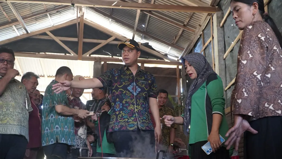 POTENSI: Bupati Jepara Witiarso Utomo bersama jajaran Forkopimda meresmikan rumah produksi gula aren milik KWT Sekar Melati Tanjung.