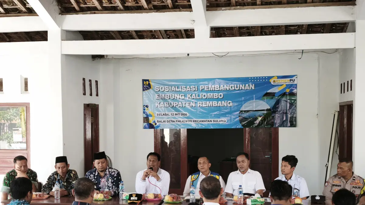 PROKOPIMDA UNTUK RADAR KUDUS

PAPARAN: Bupati Rembang Harno membuka sosialisasi pembangunan embung Kaliombo di balai desa setempat, Selasa (12/5).