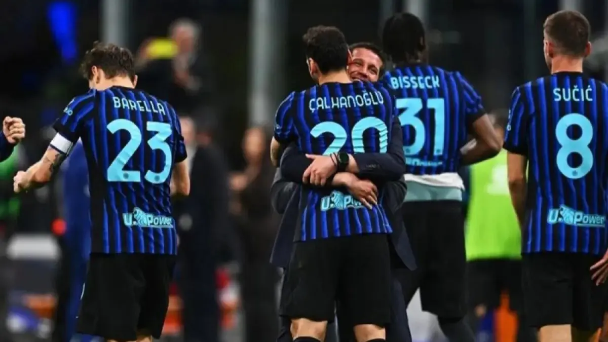 Selebrasi Hakan Calhanoglu setelah mencetak gol untuk Inter Milan dalam pertandingan Coppa Italia melawan Como di Giuseppe Meazza pada Selasa (21/4/2026). (Inter.it)
