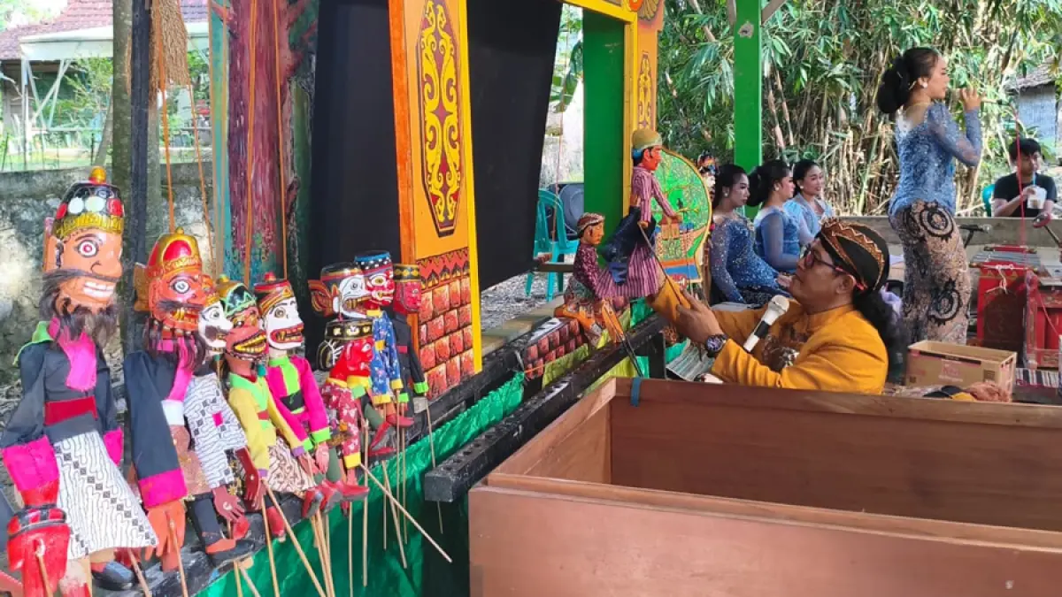 TRADISI: Pentas wayang golek di Desa Kudur Kecamatan Winong dalam rangka sedekah bumi. (ACHMAD ULIL ALBAB/RADAR KUDUS)