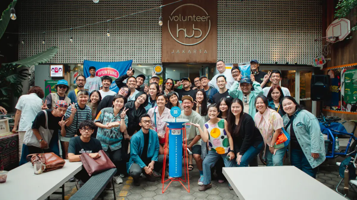 ATU VISI: Para creative enthusiast foto bersama usai kegiatan di Brookland Coffee. (NOJORONO UNTUK RADAR KUDUS)