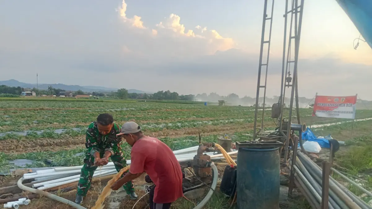 Titik ke-4 sumur bor yang dibangun dalam program TMMD Reguler Kodim Pati di Desa Godo Kecamatan Winong sudah berhasil keluar air. (SATGAS TMMD)