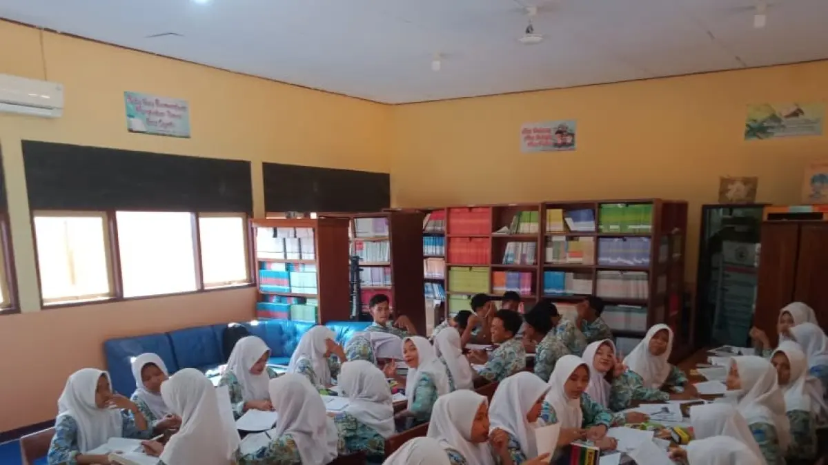MEMBUDAYA: Aktivitas siswa-siswi SMAN 1 Nalumsari yang tidak jauh dari kegiatan berbasis literasi. 