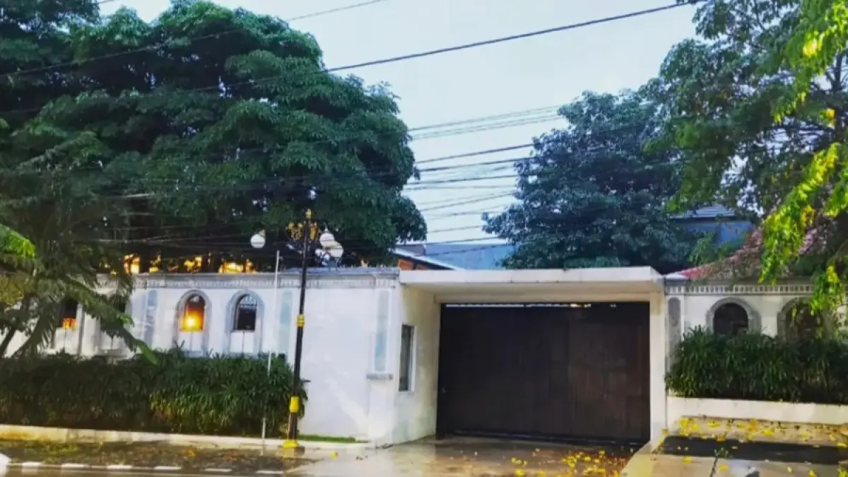 SEPI : Rumah di Jalan Abdurahman Saleh Semarang Barat diduga milik crazy rich Semarang Herry Black yang digeledah KPK Senin (11/5) malam.