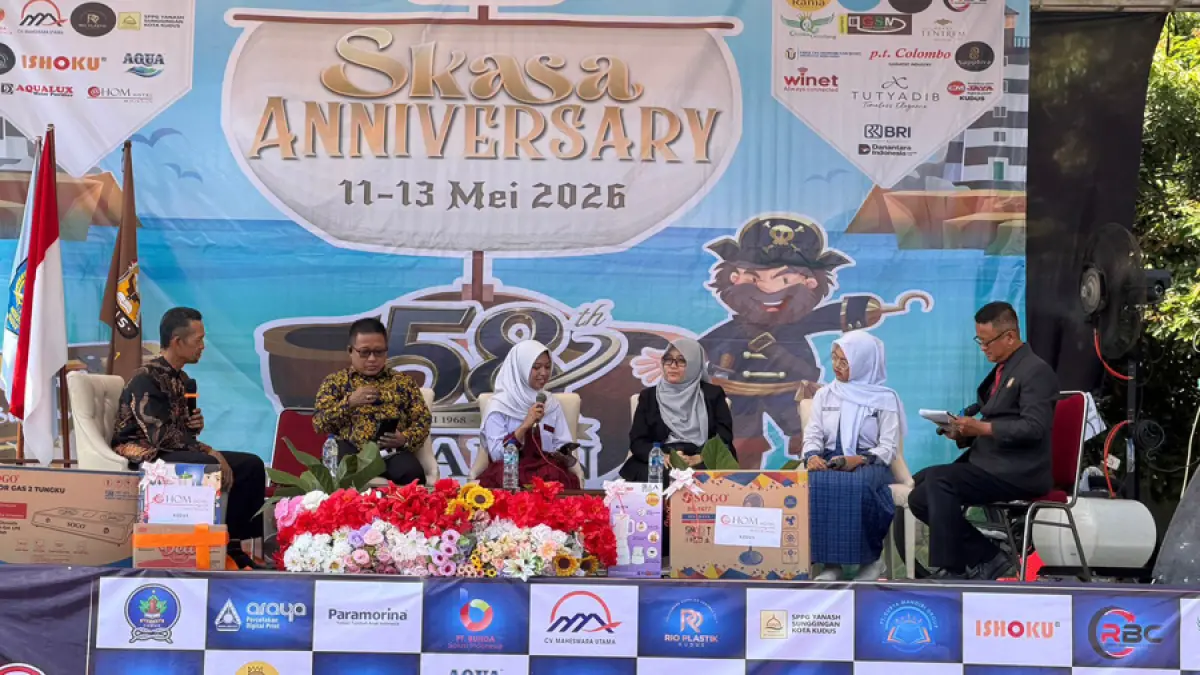 DISKUSI BARENG: HUT ke 58 SMKN 1 Kudus gelar Talk Show mengundang alumni berbagi kesuksesan. (INDAH SUSANTI/RADAR KUDUS)