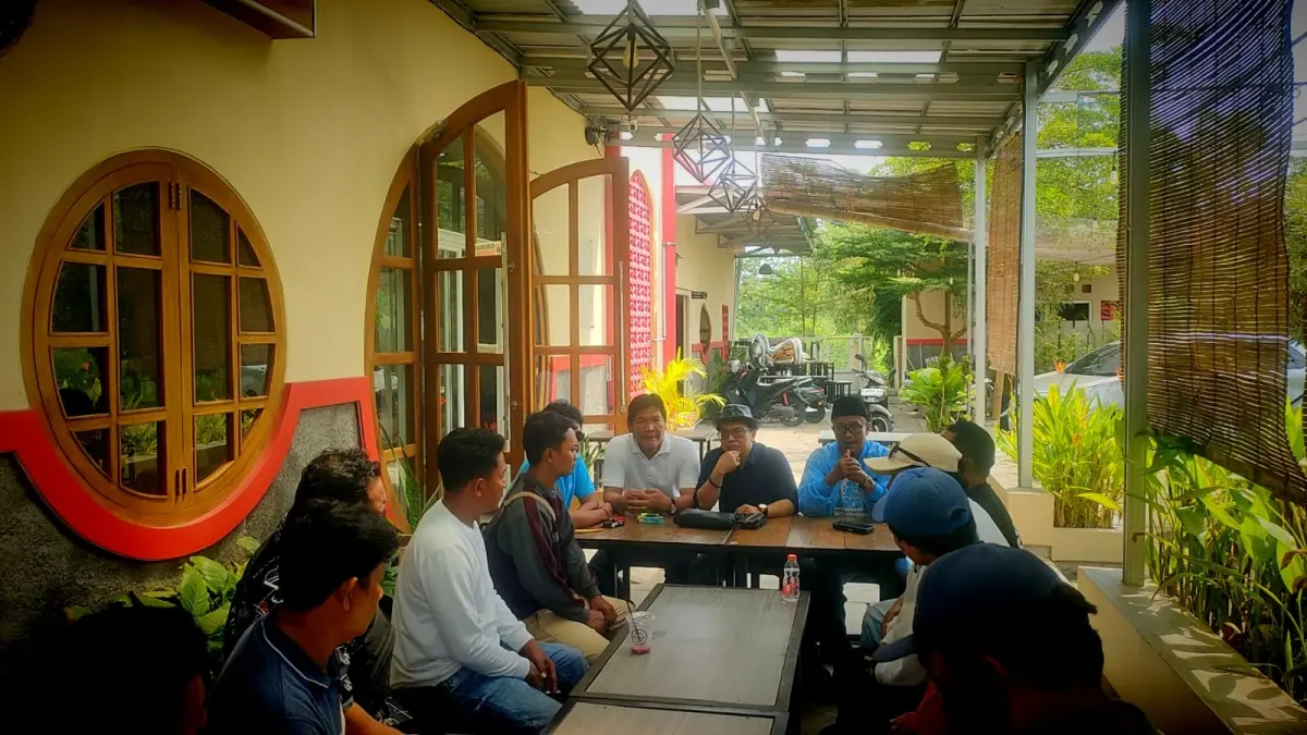 WISNU AJI/RADAR KUDUS
BERI DUKUNGAN: Praktisi hukum dan Relawan Harmonis beri dukungan sekaligus akan mengawal penuh kebijakan Bupati Rembang atas polemik seleksi JPTP kemarin.