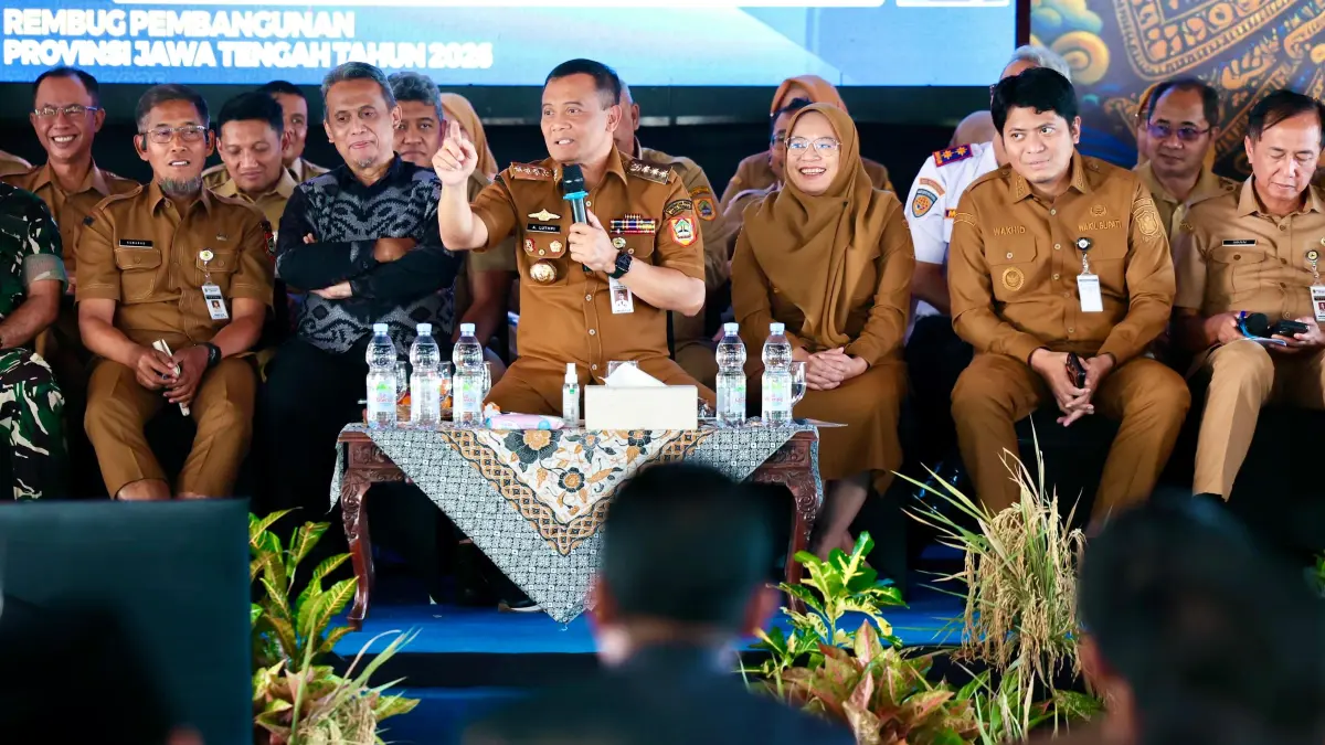BERI PENJELASAN: Gubernur Jawa Tengah, Ahmad Luthfi, yang menginisiasi Rembug Pembangunan wilayah Barlingmascakeb.