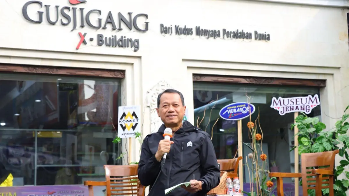 MERIAH: Bupati Kudus Sam’ani Intakoris memberikan sambutan saat even Road To MTR. (GALIH ERLAMBANG W/ Radar Kudus)