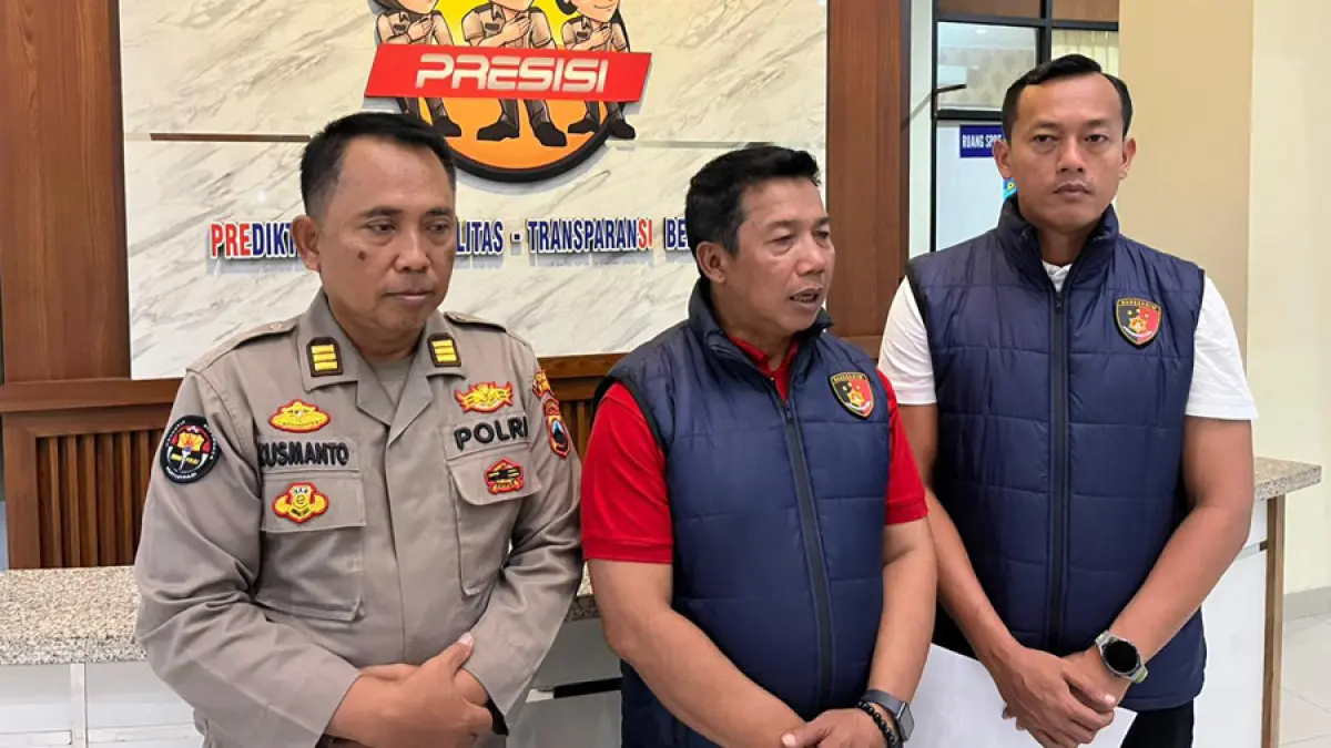 TERUS BERGULIR: Kanit PPA Satreskrim Polres Kudus, Iptu Hendro Santiko (kanan) memberikan keterangan. (POLRES KUDUS UNTUK RADAR KUDUS)