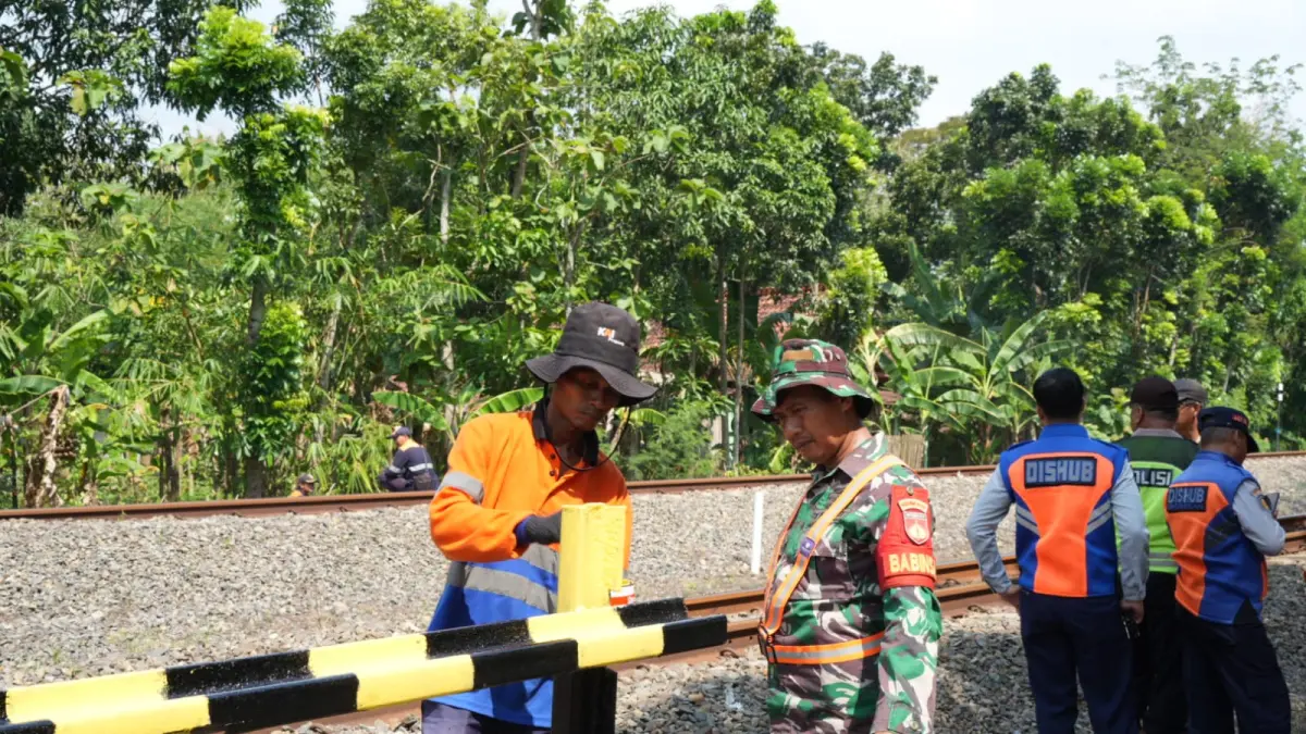 DITUTUP: PT KAI Daop 4 Semarang menutup perlintasan sebidang tak dijaga di JPL 46 Km 34+1 petak Jalan Gubug-Karangjati, Desa Milir, Kecamatan Gubug, Grobogan, Selasa (19/5/2026). (KAI Daop 4 Semarang untuk Radar Kudus)
