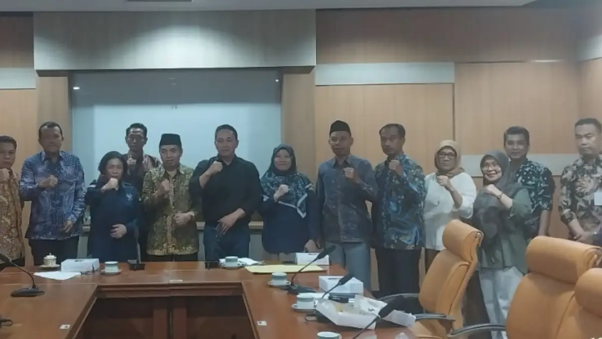 KOMISI A DPRD REMBANG UNTUK RADAR KUDUS

KONSULTASI: Rombongan DPRD Rembang dan jajaran Pemkab Rembang berfoto bersama usai konsultasi dengan BKN kemarin.&nbsp;