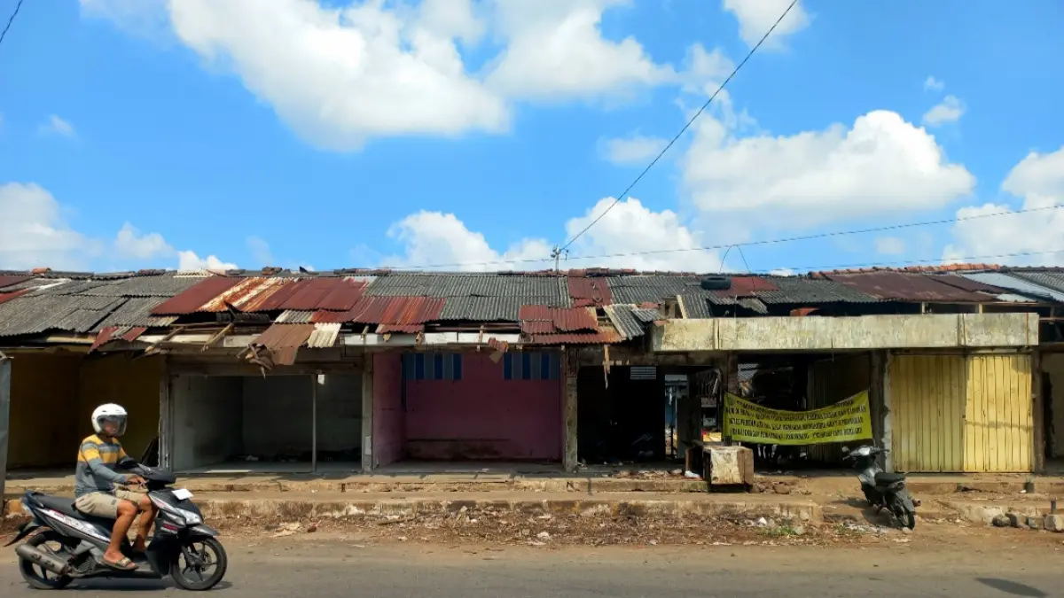 SIAP BERUBAH: Kondisi eks Pasar Bangsri Lama telah dikosongkan dan dibongkar pada Rabu (20/5). (FIKRI THOHARUDIN/RADAR KUDUS)